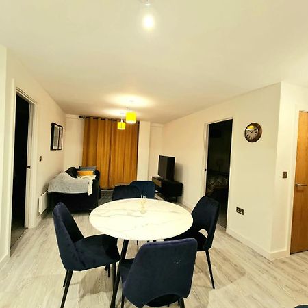 Exquisite Cosy 2-Bed Apartment In Salford マンチェスター エクステリア 写真