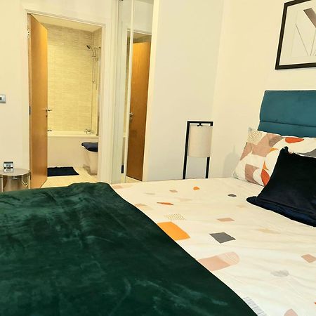 Exquisite Cosy 2-Bed Apartment In Salford マンチェスター エクステリア 写真