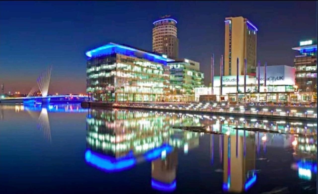 Exquisite Cosy 2-Bed Apartment In Salford マンチェスター エクステリア 写真