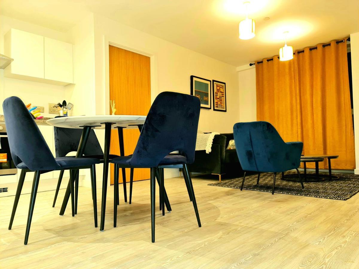 Exquisite Cosy 2-Bed Apartment In Salford マンチェスター エクステリア 写真