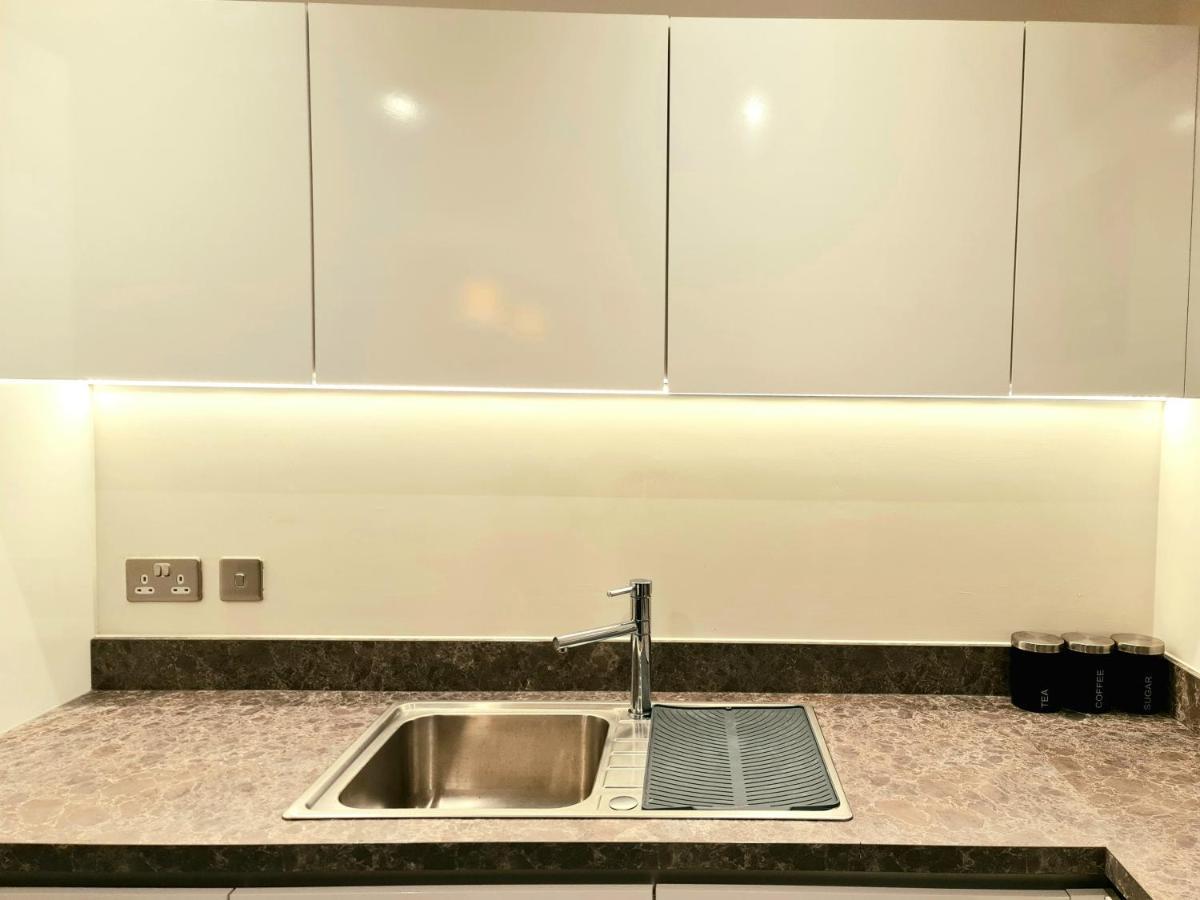 Exquisite Cosy 2-Bed Apartment In Salford マンチェスター エクステリア 写真
