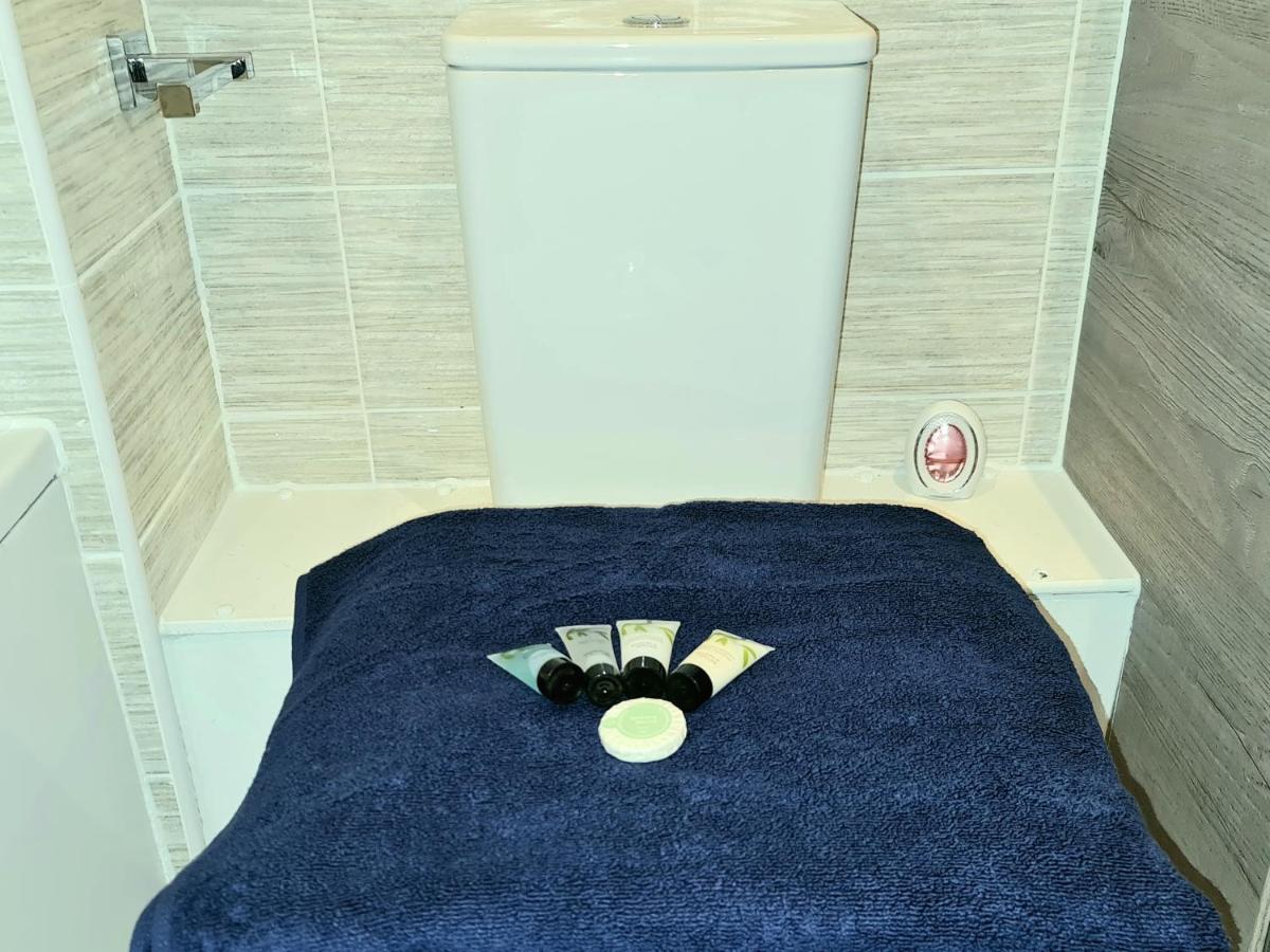Exquisite Cosy 2-Bed Apartment In Salford マンチェスター エクステリア 写真