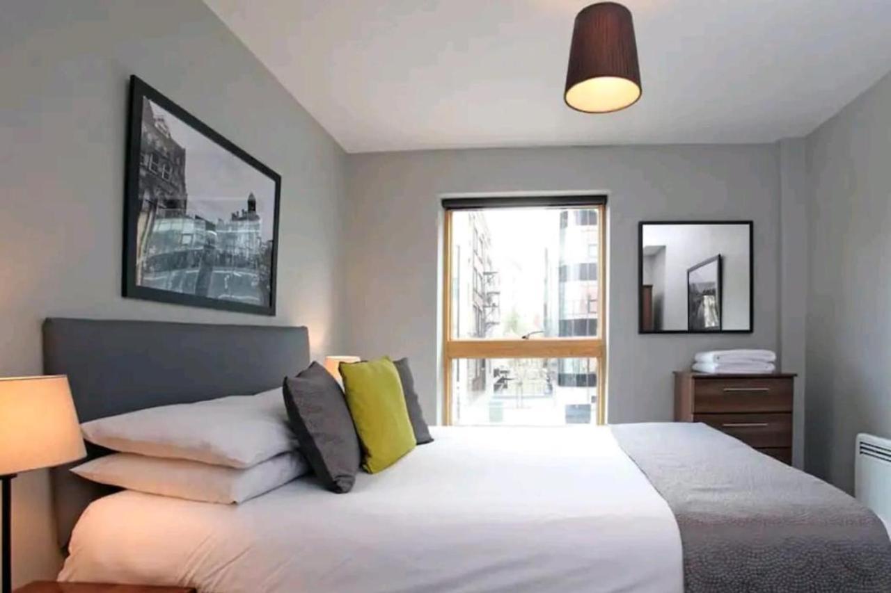 Exquisite Cosy 2-Bed Apartment In Salford マンチェスター エクステリア 写真