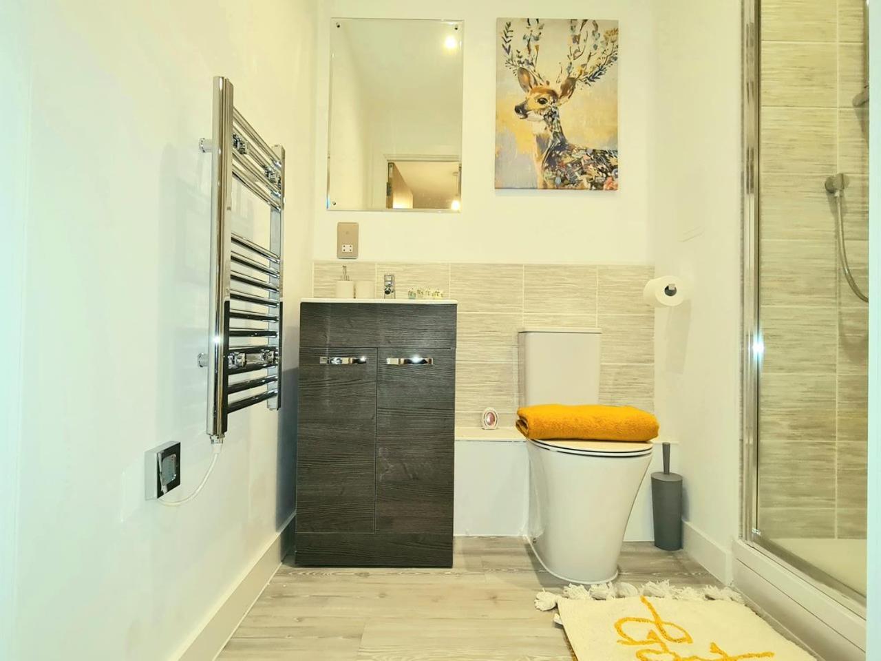 Exquisite Cosy 2-Bed Apartment In Salford マンチェスター エクステリア 写真