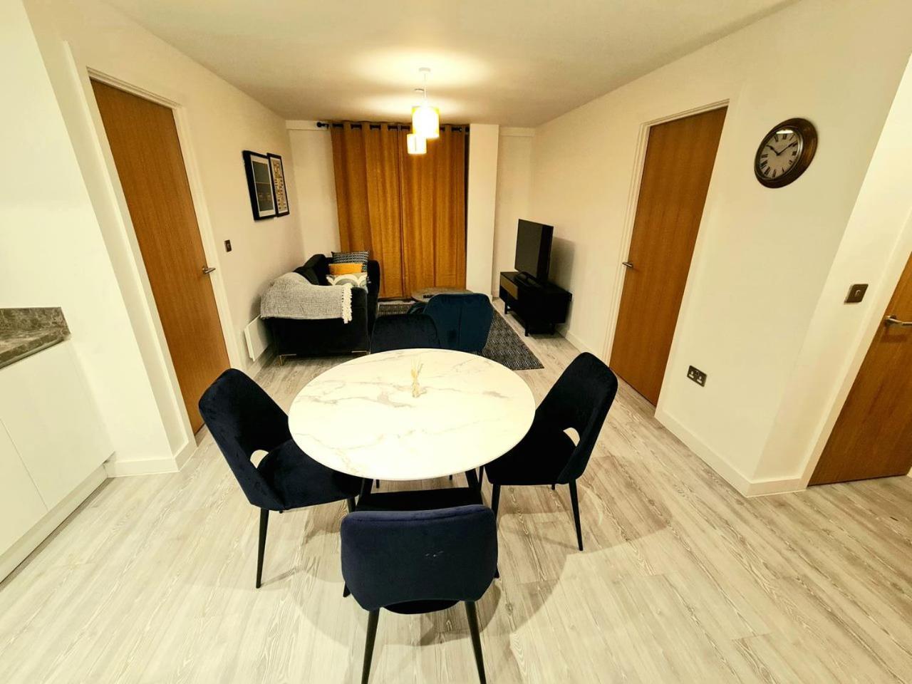 Exquisite Cosy 2-Bed Apartment In Salford マンチェスター エクステリア 写真