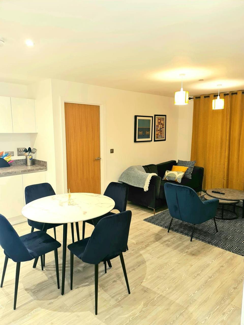 Exquisite Cosy 2-Bed Apartment In Salford マンチェスター エクステリア 写真