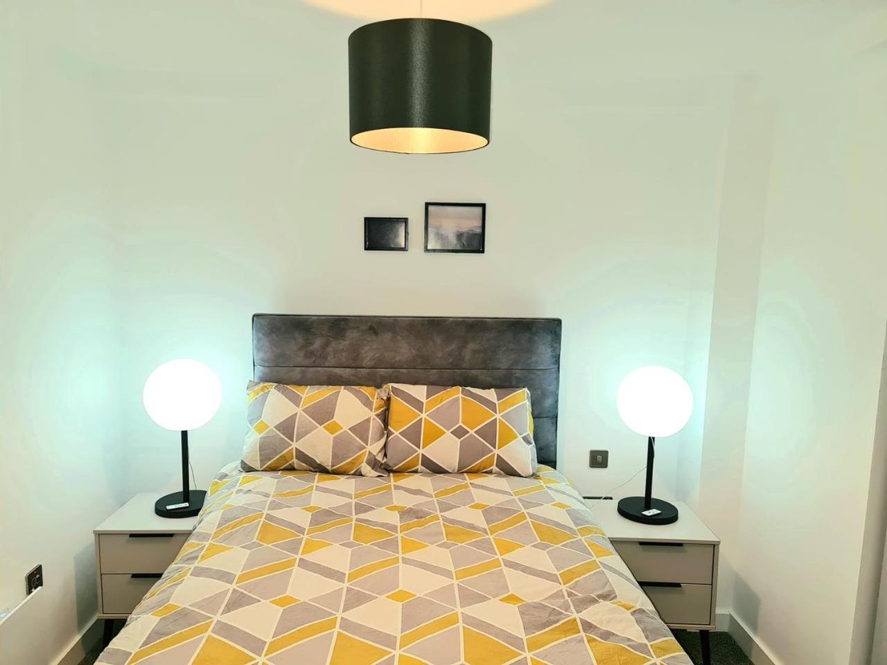 Exquisite Cosy 2-Bed Apartment In Salford マンチェスター エクステリア 写真